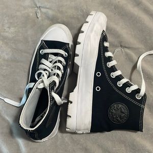 5.5 converse platform high tops~ left is a Womens 6.  Just to compare size